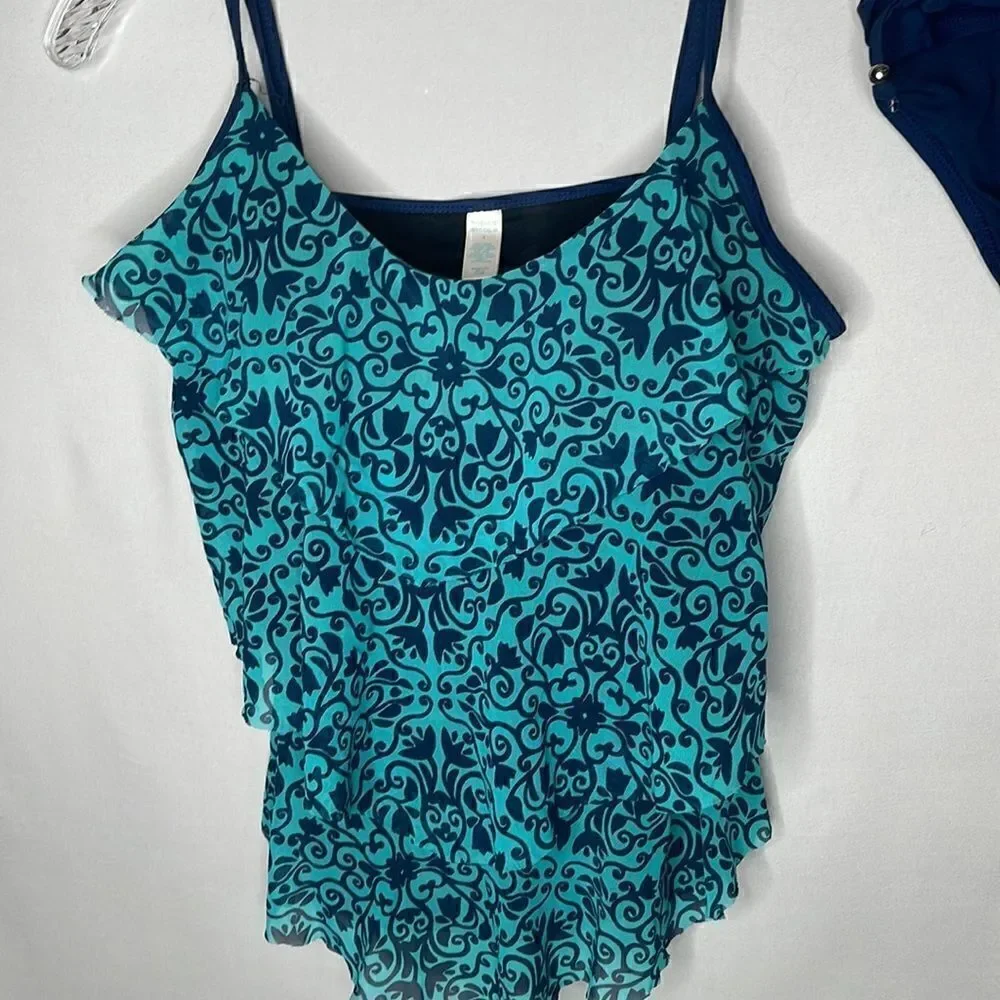 Tropical Escapes Navy/Green Tankini Bathing Suit. Light padding in bra. Size 8.